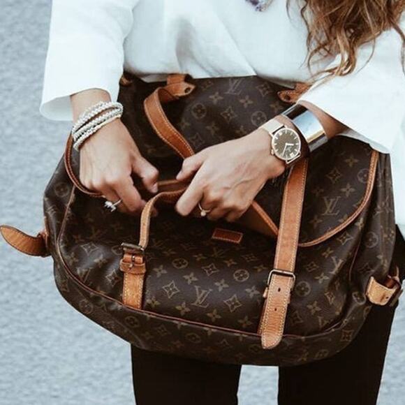 Louis Vuitton Handbags - 💎✨BEAUTIFUL✨💎Authentic Louis Vuitton Saumur 43 Crossbody bag